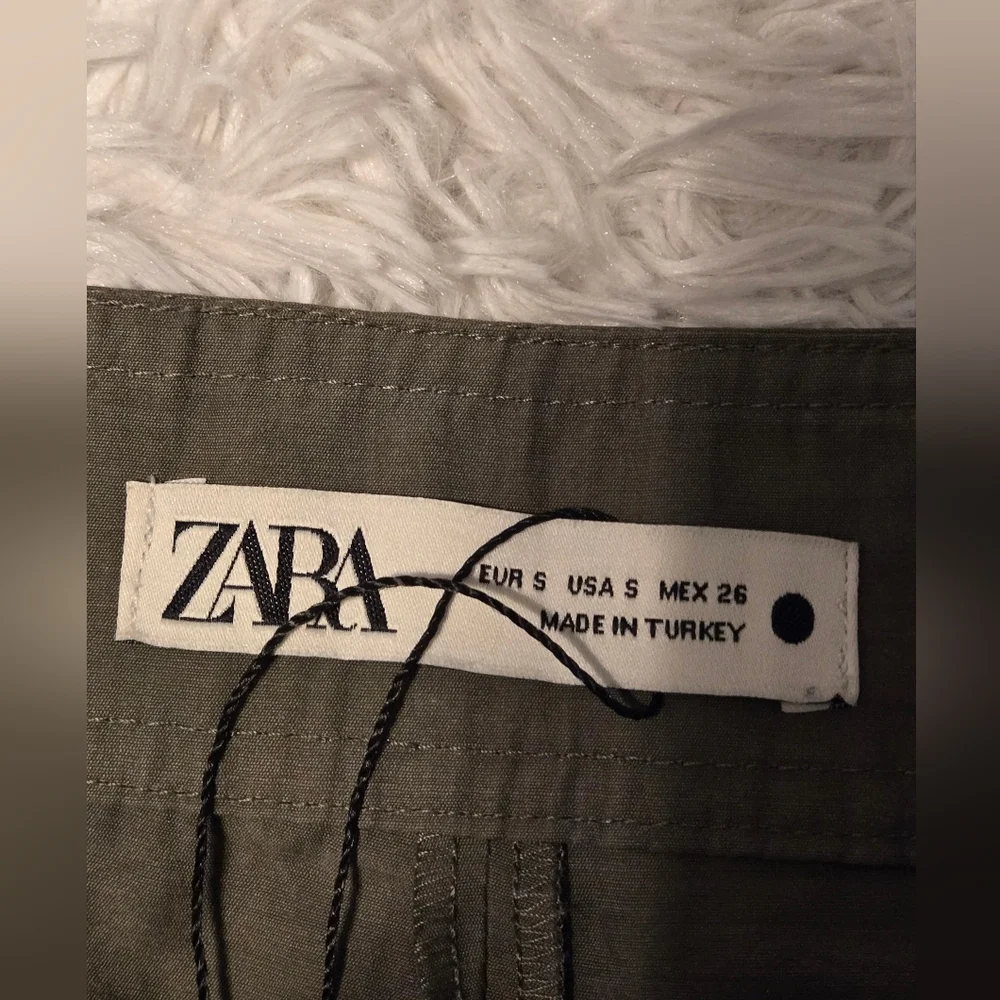 NWOT Zara Straight Leg Pants Women's Size Small Color Olive Green